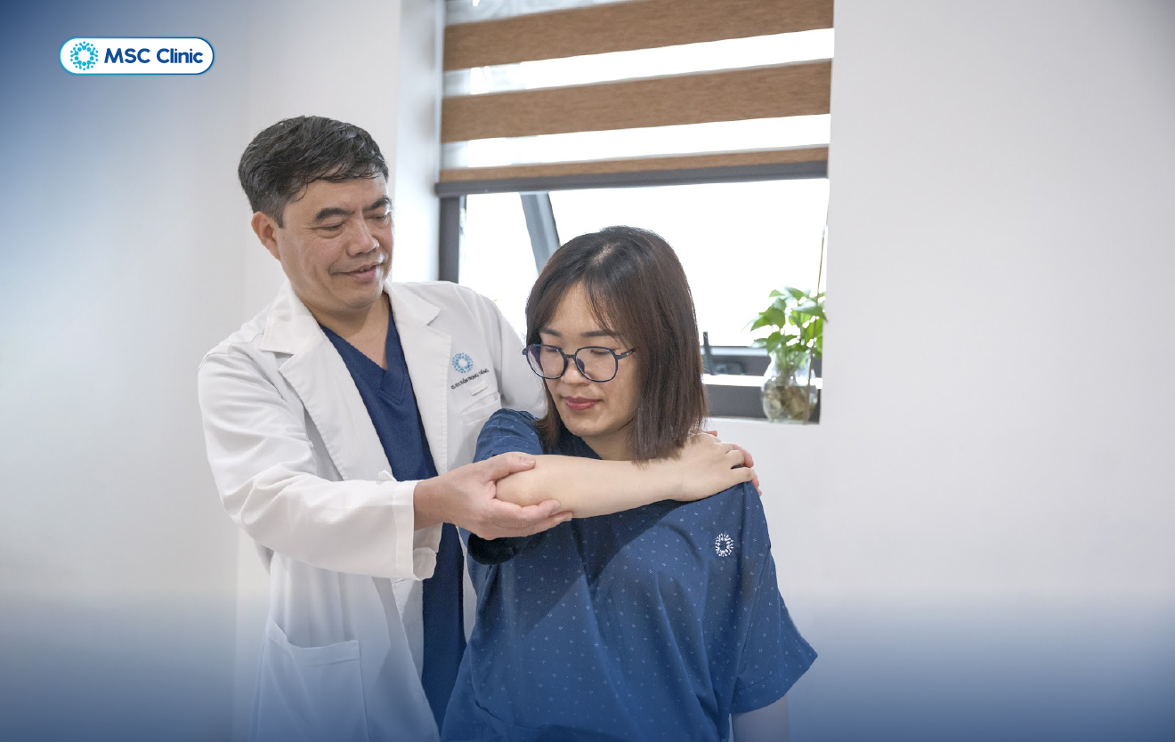 Khi khám lâm sàng, bác sĩ còn kết hợp hỏi bệnh sử và mức độ đau vai trong sinh hoạt hằng ngày để có chẩn đoán chính xác hơn