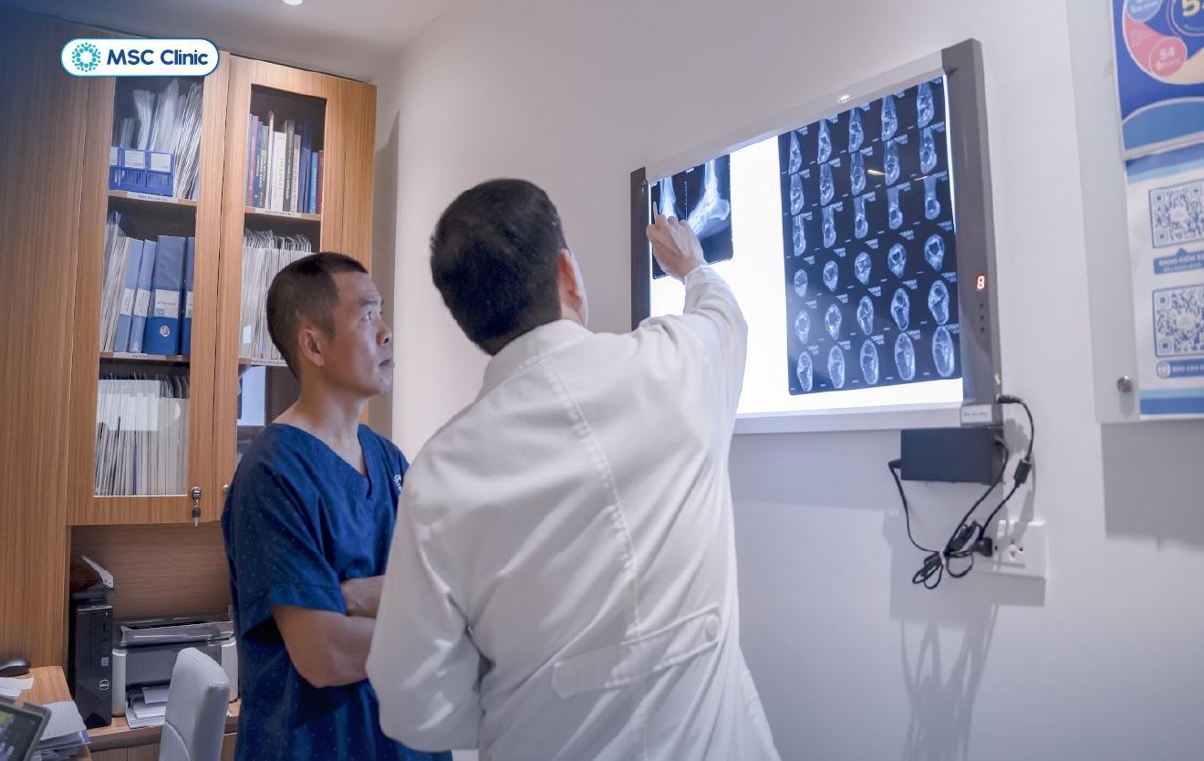 Chụp X-Quang phát hiện tổn thương thoái hóa cột sống cổ trước khi có chỉ định tiêm nội khớp