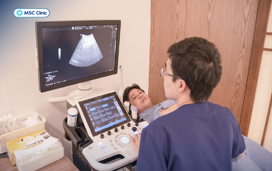 Nhạc sĩ Nguyễn Văn Chung siêu âm gan tại MSC Clinic