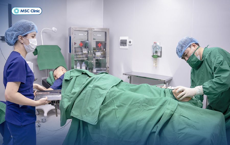 Tại MSC Clinic, các thủ thuật tiêm nội khớp đều được trực tiếp thực hiện bởi bác sĩ chuyên khoa đã được cấp chứng chỉ tiêm an toàn và đúng kỹ thuật