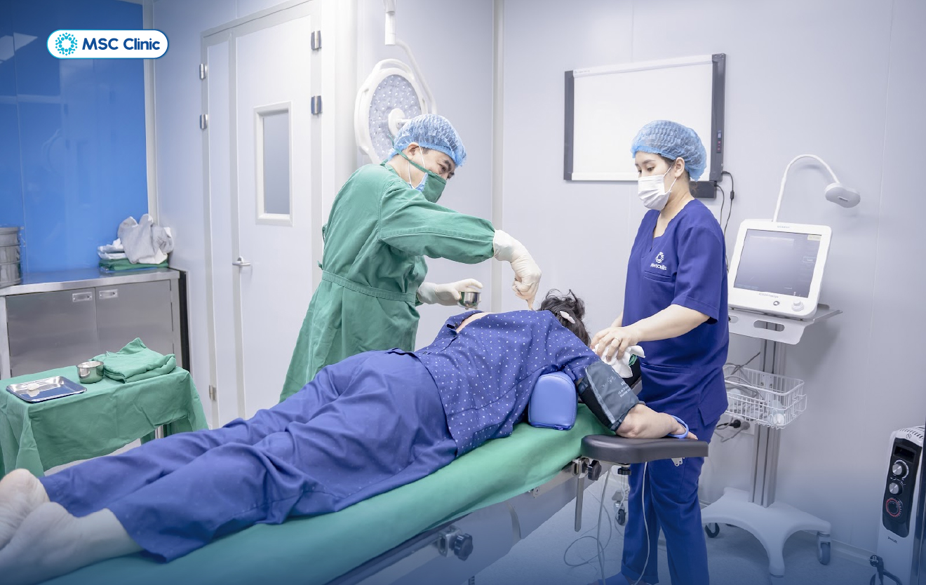 Thủ thuật tiêm nội khớp tại MSC Clinic đưa thể tích huyết tương tự thân có nồng độ tiểu cầu cao gấp 6-8 lần