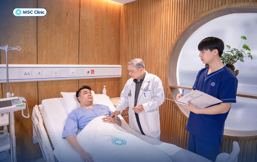 Bệnh nhân được thăm khám kỹ càng trước khi đưa ra phác đồ điều trị phù hợp