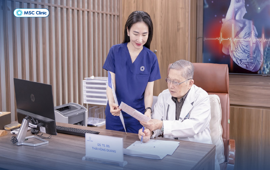 GS.TS.BS Thái Hồng Quang cùng đội ngũ trực tiếp tư vấn chế độ dinh dưỡng chuyên biệt với người bệnh tiểu đường