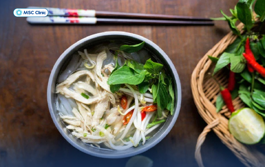 Bổ sung bữa sáng với phở ức gà không da giàu dinh dưỡng, không làm tăng đường huyết