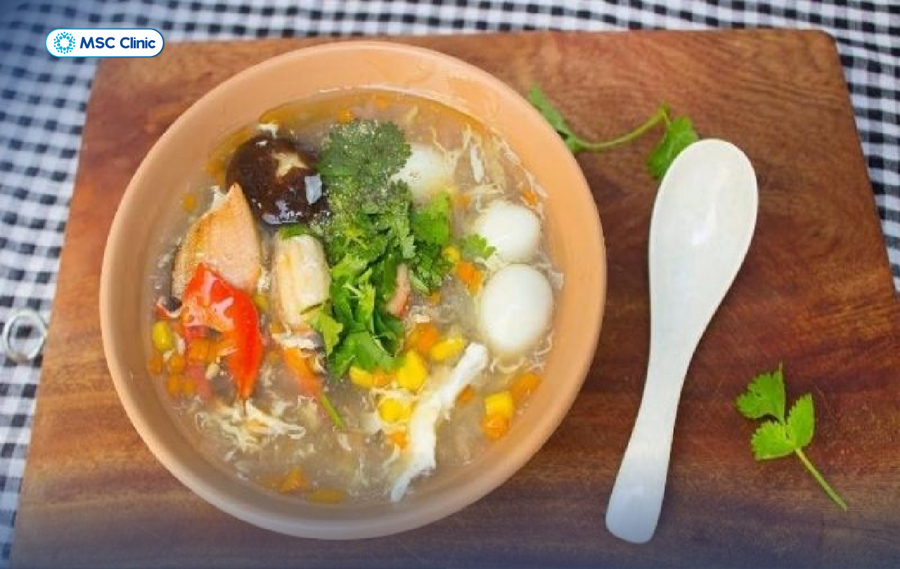 Bữa sáng lý tưởng cho người tiểu đường với súp cua, ngô và nấm đùi gà