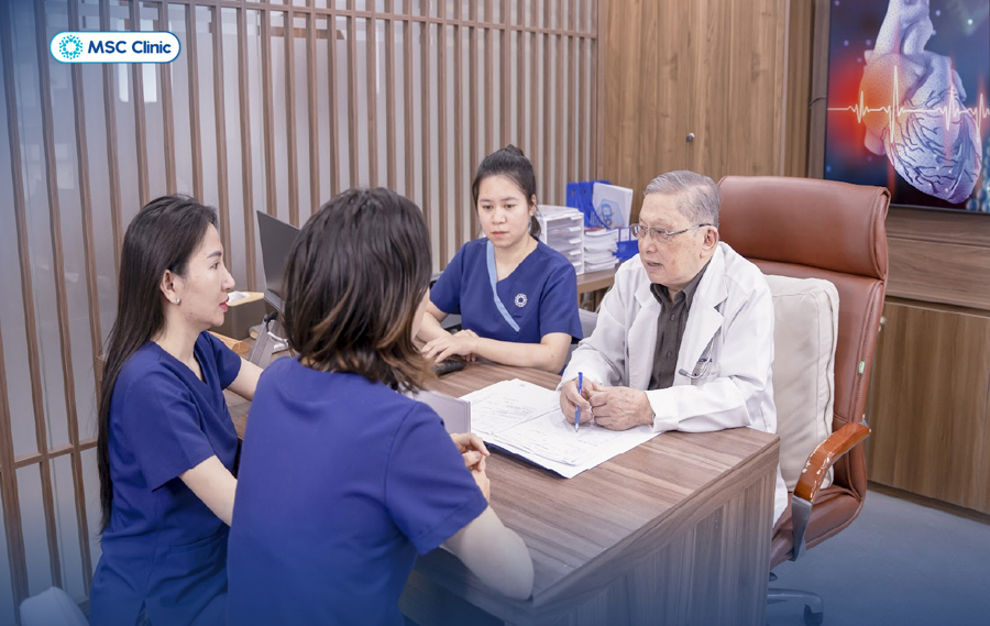 GS.TS.BS Thái Hồng Quang cùng đội ngũ luôn tận tâm nghiên cứu để đưa ra phác đồ điều trị tối ưu nhất tới người bệnh