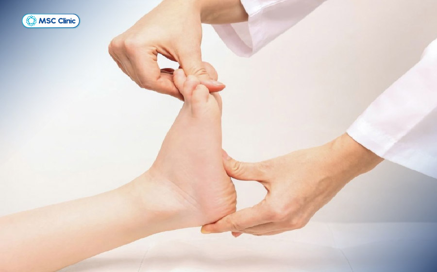 Nắn chỉnh khớp là phương pháp cần thực hiện bởi bác sĩ chuyên môn