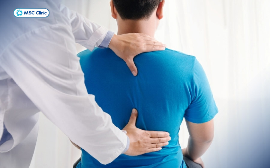 Việc nắn chỉnh phải do bác sĩ chuyên khoa thực hiện Việc nắn chỉnh phải do bác sĩ chuyên khoa thực hiện