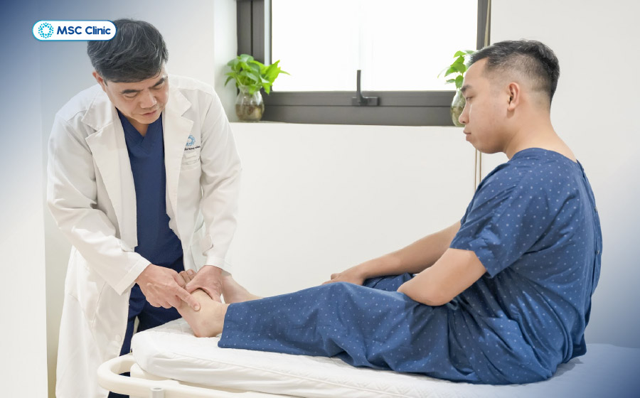BSCKII Trần Trọng Thắng - Giám đốc chuyên môn MSC Clinic trực tiếp khám lâm sàng cho bệnh nhân
