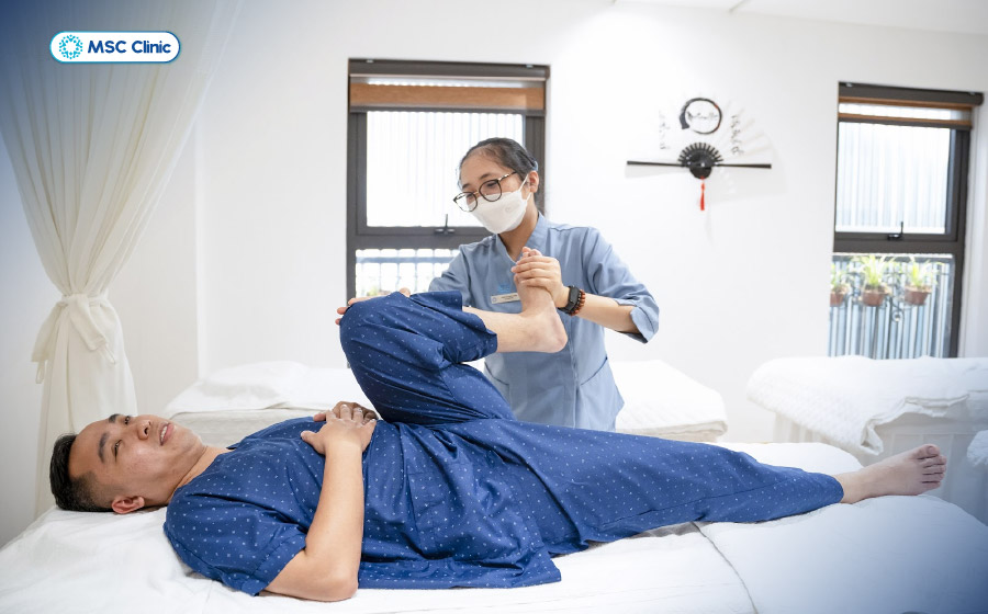 Quá trình tập luyện tại MSC Clinic luôn được chuyên viên hỗ trợ tận tâm, chu đáo
