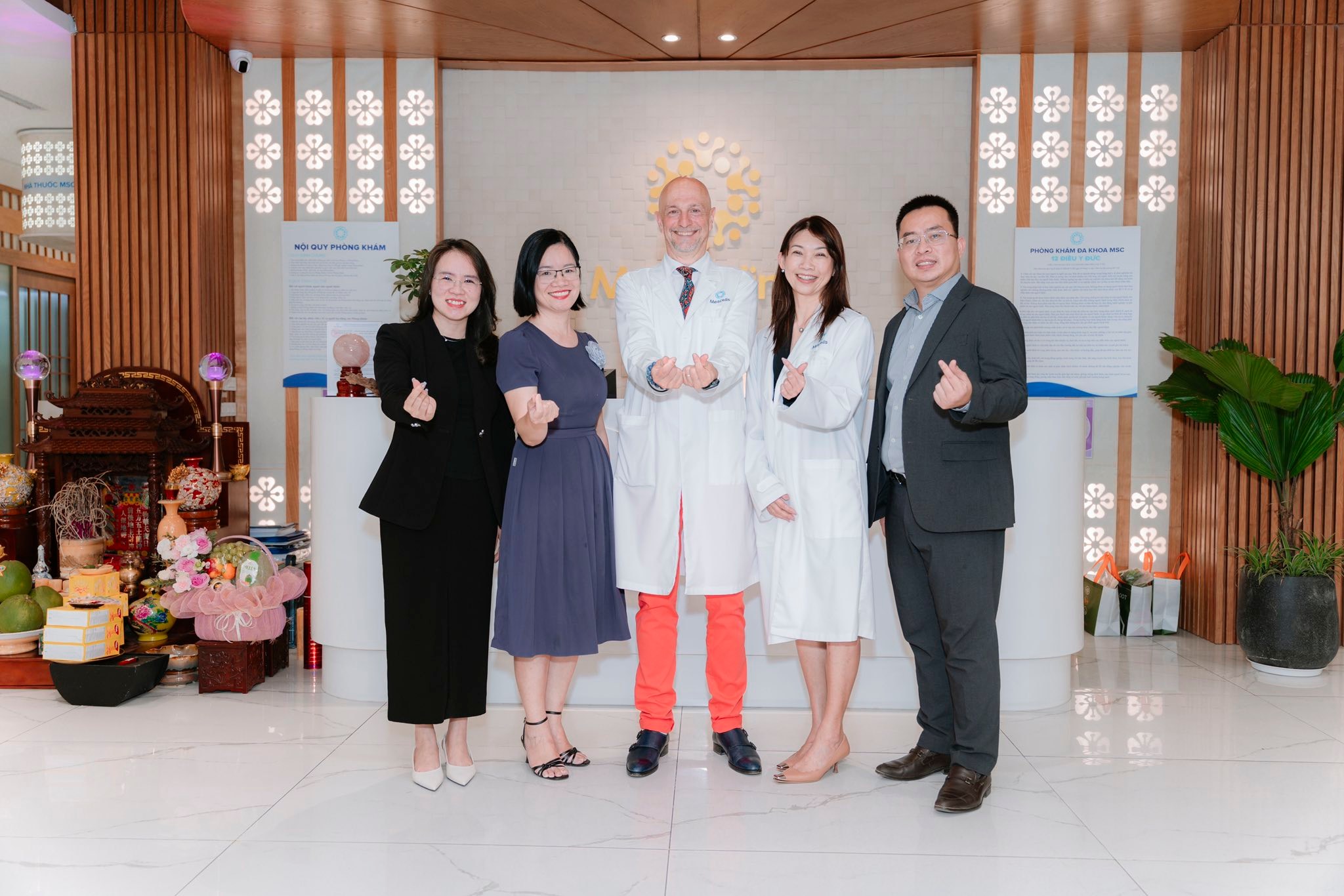 Ban lãnh đạo Regen Lab SA và Haliphar tại sự kiện ký kết