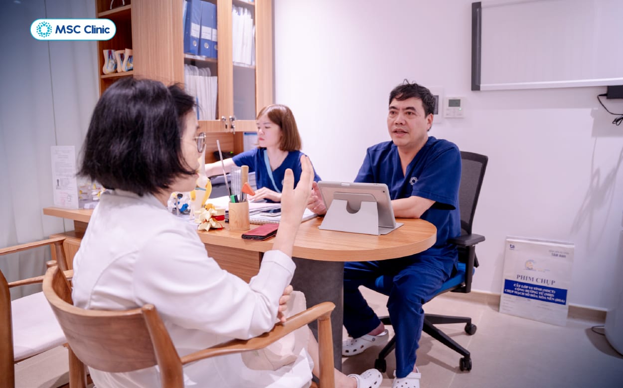 BSCKII Trần Trọng Thắng - Giám đốc chuyên môn MSC Clinic trực tiếp thăm khám