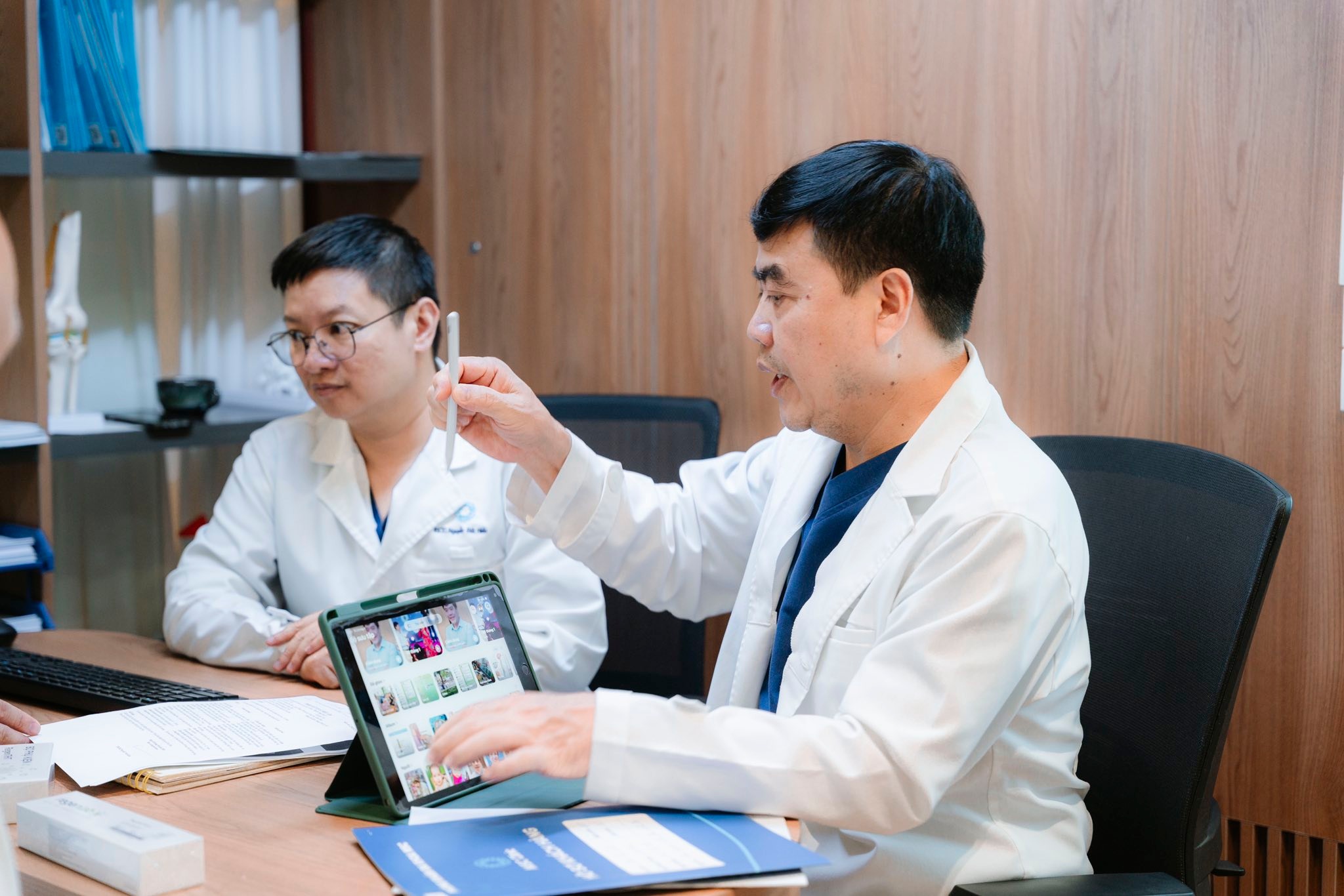 BSCKII. Trần Trọng Thắng trao đổi về việc chuẩn hóa quy trình và các dòng kit PRP quốc tế