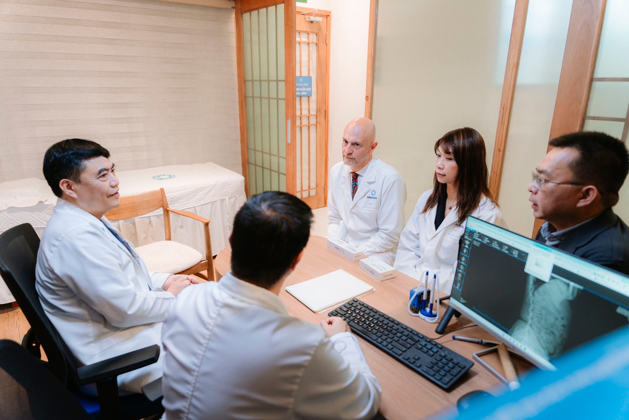 Chuyên gia từ Regen Lab và các bác sĩ MSC Clinic thảo luận chuyên sâu về ứng dụng công nghệ PRP trong điều trị cơ xương khớp