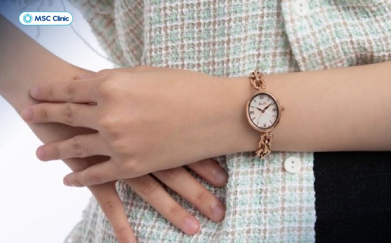 Cổ tay của phụ nữ thường nhỏ hơn nam giới