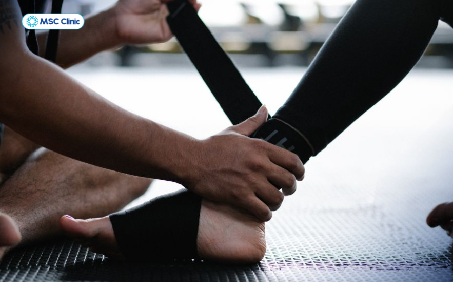 Đảm bảo an toàn và hỗ trợ khi tập bài tập chữa đau gót chân