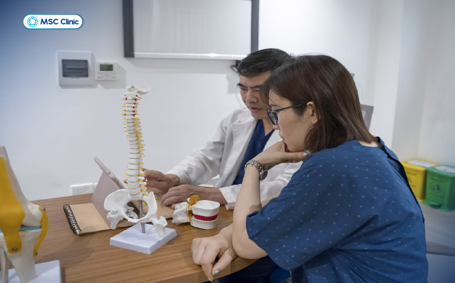 Khám lâm sàng là bước đầu xác định nguyên nhân gây đau dây thần kinh liên sườn