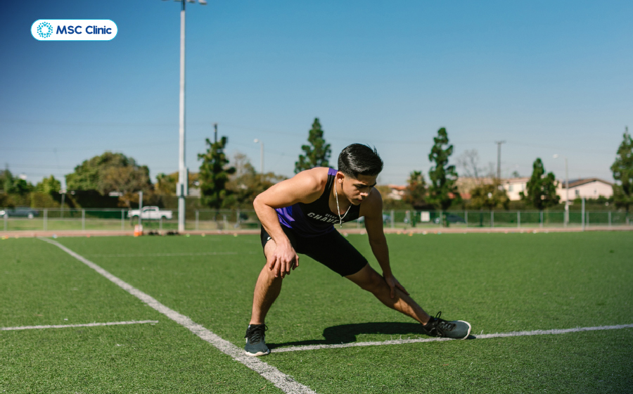 Khởi động và giãn cơ đúng cách trước trận thi đấu