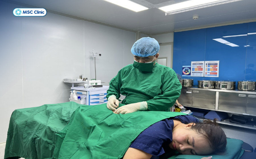 Quá trình tiêm PRP tại MSC Clinic được thực hiện trong phòng tiêm vô khuẩn theo tiêu chuẩn phòng mổ