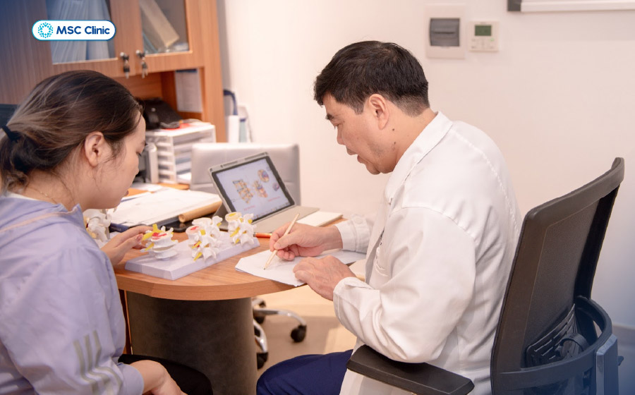 Bác sĩ Chuyên khoa II Trần Trọng Thắng, Giám đốc chuyên môn tại MSC Clinic, trực tiếp tư vấn phác đồ điều trị cho người bệnh Bác sĩ Chuyên khoa II Trần Trọng Thắng, Giám đốc chuyên môn tại MSC Clinic, trực tiếp tư vấn phác đồ điều trị cho người bệnh