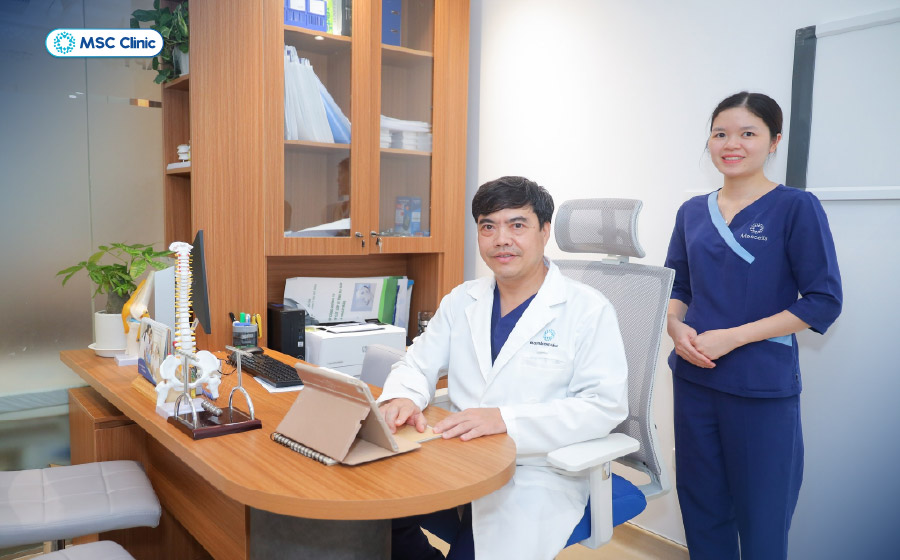 Bác sĩ Trần Trọng Thắng có chuyên môn cao trong lĩnh vực cơ xương khớp và chấn thương thể thao gây tràn dịch khớp
