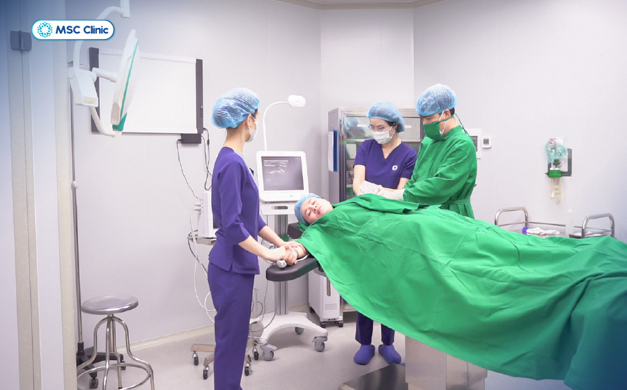 Bệnh nhân điều trị bệnh lý khớp vai bằng liệu pháp y học tái tạo Bệnh nhân điều trị bệnh lý khớp vai bằng liệu pháp y học tái tạo