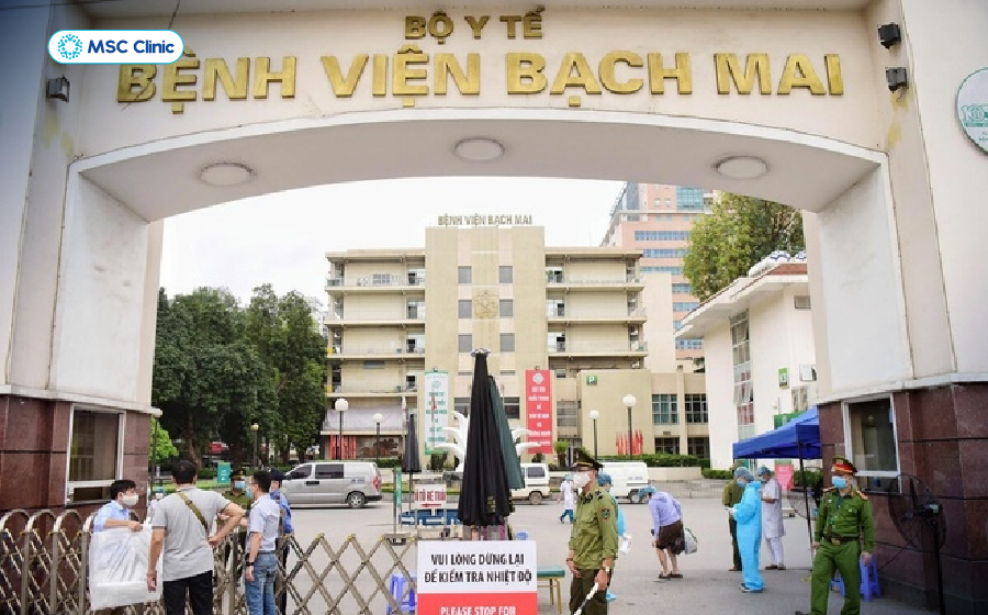 Bệnh viện Bạch Mai tiếp nhận một số lượng lớn khách hàng thăm khám hàng ngày