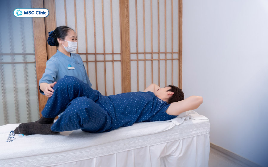 Các bài tập vật lý trị liệu giúp người bệnh hoại tử khớp háng duy trì khả năng vận động lâu dài