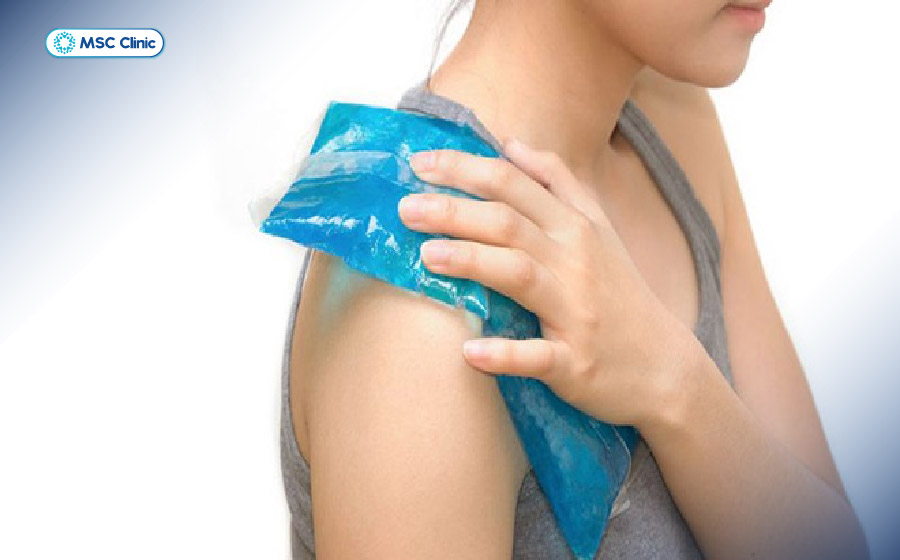 Chườm đá lạnh giúp giảm đau tức thời Chườm đá lạnh giúp giảm đau tức thời