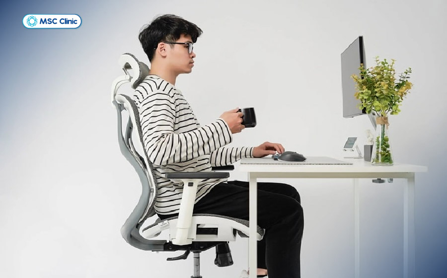 Điều chỉnh không gian làm việc một cách khoa học để có tư thế ngồi đúng Điều chỉnh không gian làm việc một cách khoa học để có tư thế ngồi đúng