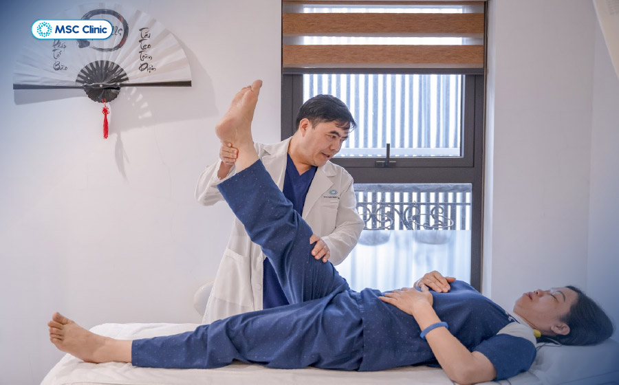 Khám khớp gối là bước kiểm tra các nguy cơ viêm nhiễm hoặc thoái hóa khớp ở giai đoạn sớm