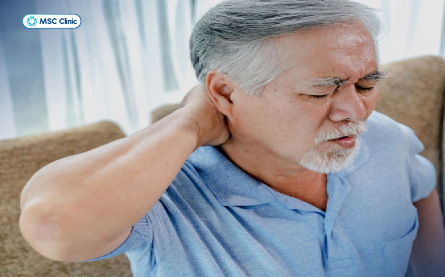 Nhiều người lớn tuổi sống chung với đau cổ vai gáy nhiều năm 