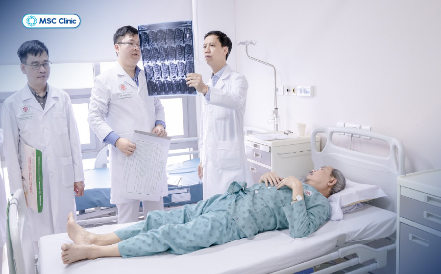 PGS Nguyễn Ngọc Châu là một trong những bác sĩ xương khớp giỏi ở Hà Nội