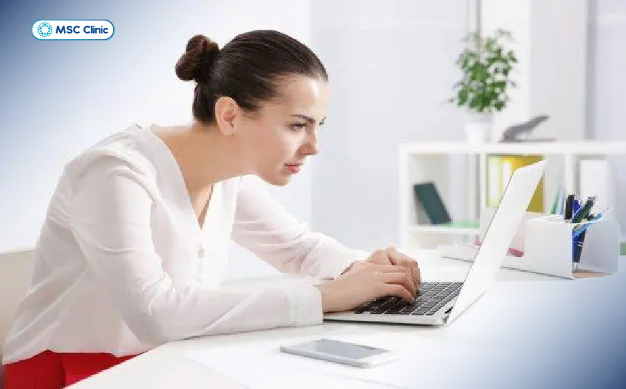 Sai tư thế ngồi là nguyên nhân gây ra đau cổ vai gáy Sai tư thế ngồi là nguyên nhân gây ra đau cổ vai gáy