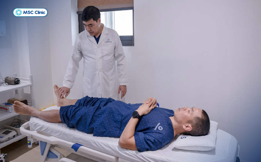 Thăm khám cổ chân ngay khi các triệu chứng không thuyên giảm sau 3 ngày