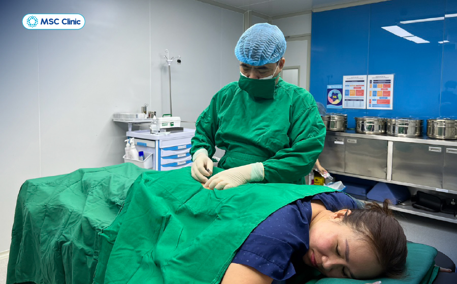 Thủ thuật tiêm tại MSC Clinic được thực hiện trong phòng tiêm vô khuẩn, đảm bảo an toàn tối đa Thủ thuật tiêm tại MSC Clinic được thực hiện trong phòng tiêm vô khuẩn, đảm bảo an toàn tối đa