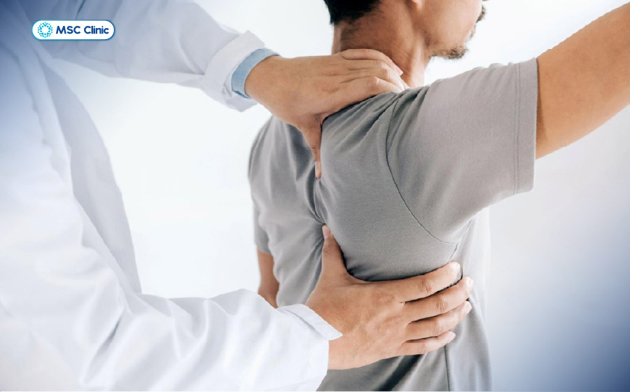 Tràn dịch khớp vai gây đau nhức vùng vai gáy Tràn dịch khớp vai gây đau nhức vùng vai gáy