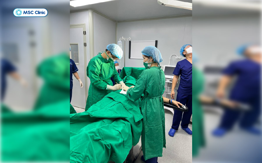 Ứng dụng y học tái tạo trong điều trị các bệnh lý cột sống giúp người bệnh phục hồi bền vững