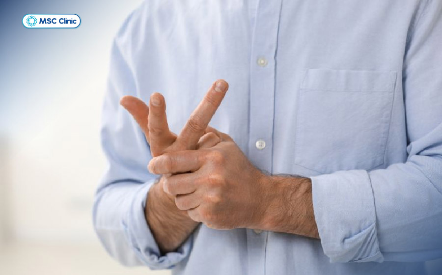 Bẻ khớp ngón tay có thể gây áp lực lên bao khớp và dây chằng, dễ kích thích khớp theo thời gian