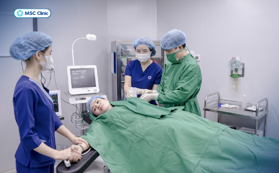 Bệnh nhân được điều trị bằng y học tái tạo tại MSC Clinic Bệnh nhân được điều trị bằng y học tái tạo tại MSC Clinic