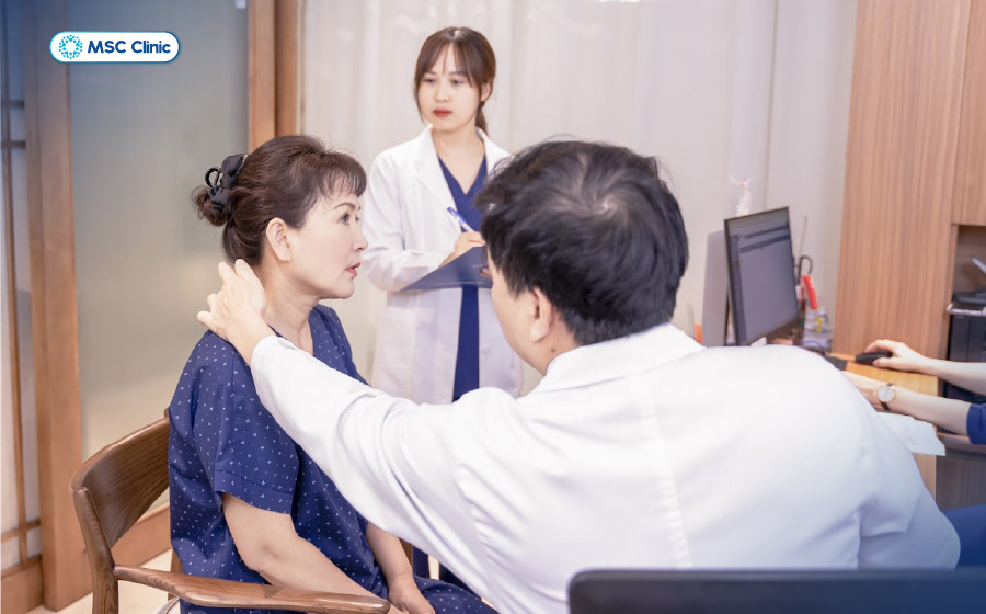 Bệnh nhân nên đi khám bác sĩ để được điều trị hiệu quả tình trạng này