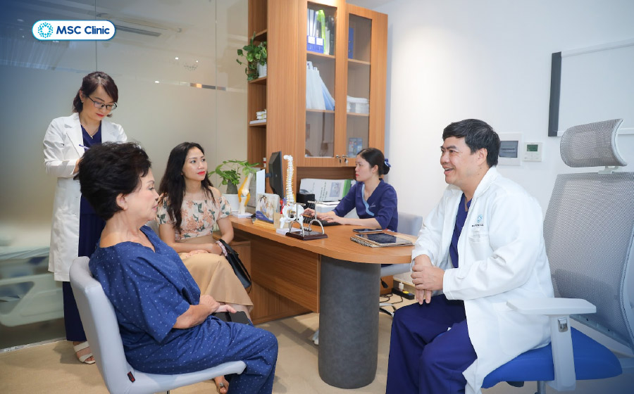 Bệnh nhân nên đi khám để được tư vấn chính xác chấn thương đầu gối bao lâu thì khỏi