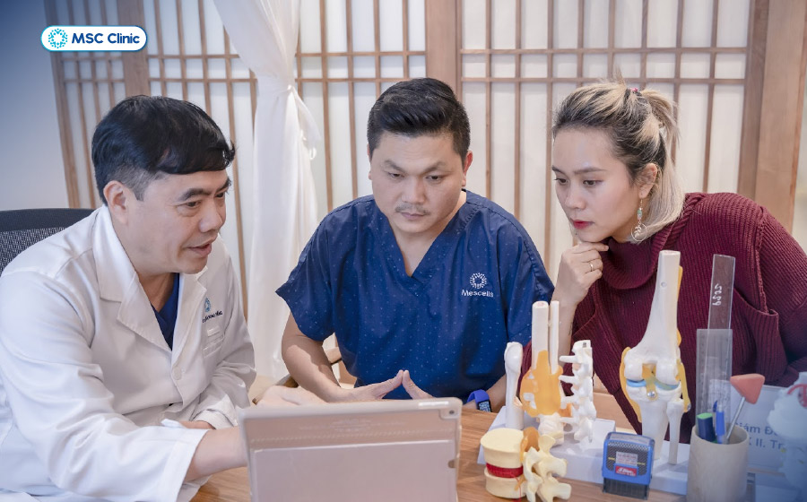 BSCKII. Trần Trọng Thắng trong buổi thăm khám Cơ xương khớp tại MSC Clinic