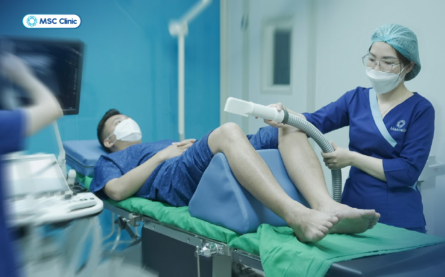 Cận cảnh buổi điều trị chuyên sâu của anh Chung tại Phòng khám Đa khoa MSC