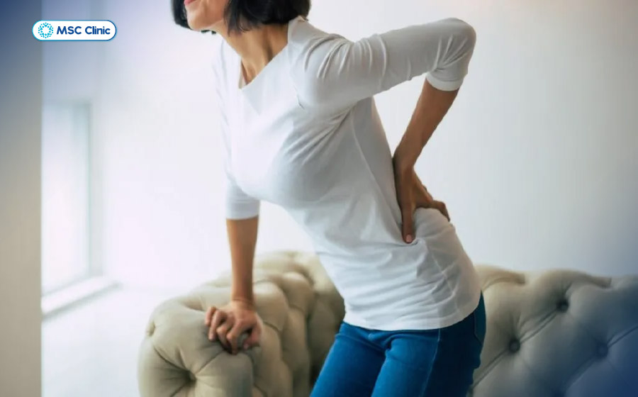 Đau lưng không cúi được gây nhiều bất tiện trong sinh hoạt