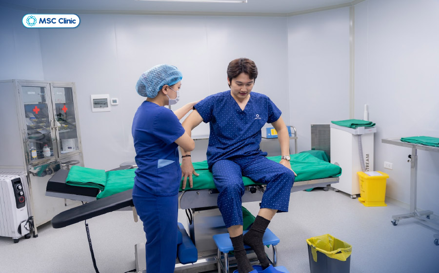 Diễn viên Đình Tú phục hồi cột sống linh hoạt sau 3 mũi tiêm PRP tại MSC Clinic