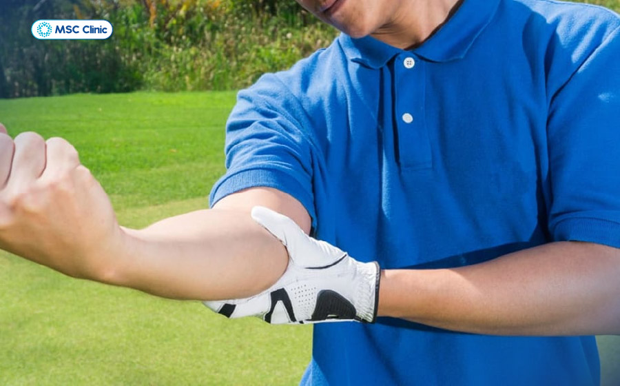 Golfer là một trong những người hay bị đau khớp khuỷu tay do chấn thương 