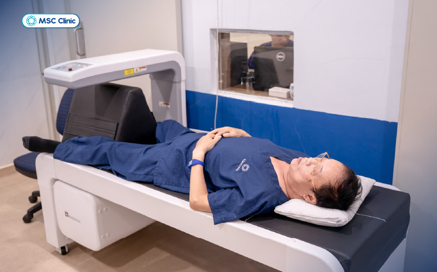 Hình ảnh NSƯT Phú Thăng tin tưởng lựa chọn và kiểm tra sức khỏe của mình tại MSC Clinic