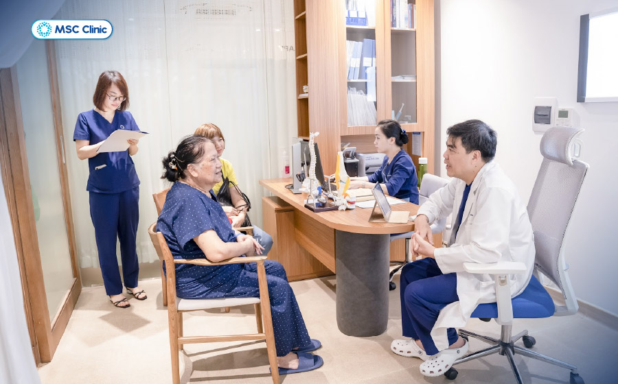 Nếu cơn đau nhức kéo dài mà không rõ nguyên nhân nên đi thăm khám bác sĩ để được chẩn đoán