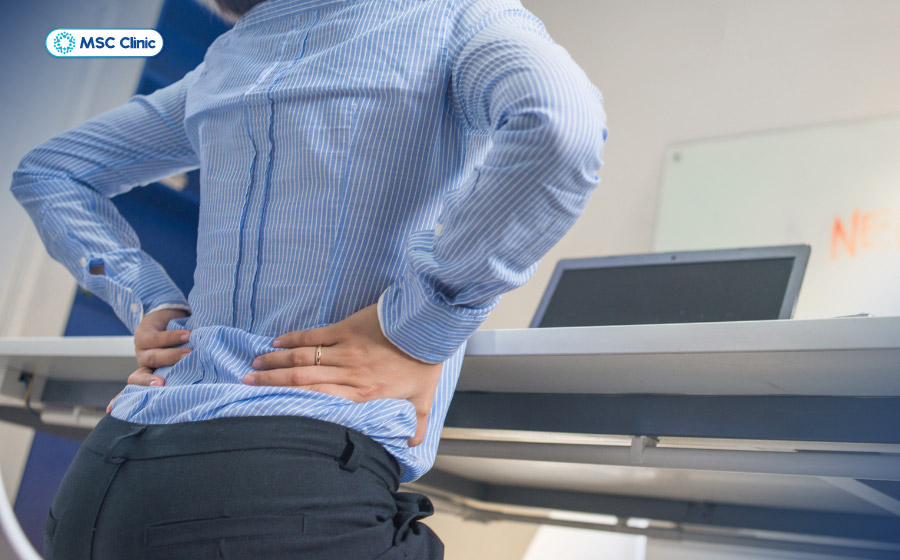 Ngồi lâu bị đau lưng thường do cột sống và các nhóm cơ lưng chịu áp lực kéo dài